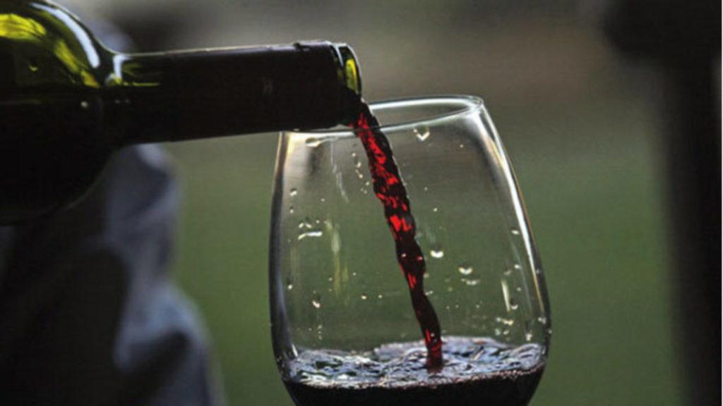Estudio: beber 1 botella de vino por semana es tan malo como fumar de 5 a 10 cigarrillos por riesgo de cáncer – 8News