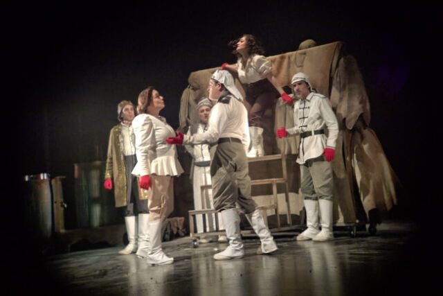 los establos de su majestad | Siente Mendoza